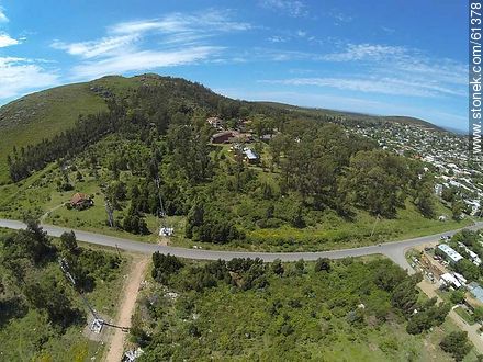 Vista aérea del Cerro del Toro y la Av. Piria - Departamento de Maldonado - URUGUAY. Foto No. 61378