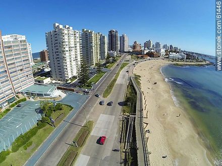 Foto aérea de la Rambla Williman en Playa Mansa. Paseo peatonal - Punta del Este y balnearios cercanos - URUGUAY. Foto No. 61446