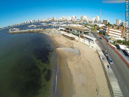 Foto aérea de la playita del Puerto - Punta del Este y balnearios cercanos - URUGUAY. Foto No. 61439