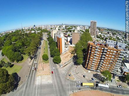 Vista aérea de Avenida Italia hacia el Centro - Departamento de Montevideo - URUGUAY. Foto No. 61479