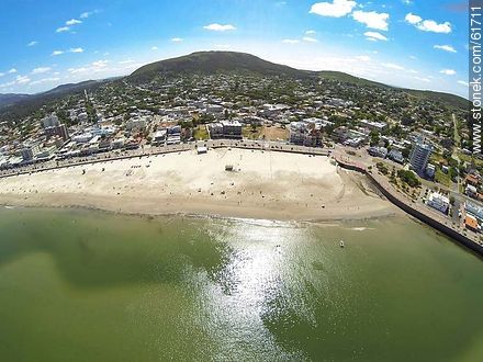 Foto aérea de la playa, rambla y Cerro del Toro - Departamento de Maldonado - URUGUAY. Foto No. 61711