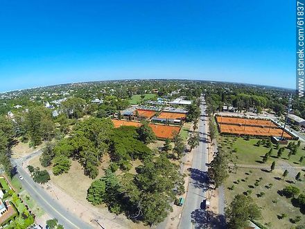 Foto aérea de las canchas de tenis del Carrasco Lawn - Departamento de Montevideo - URUGUAY. Foto No. 61837