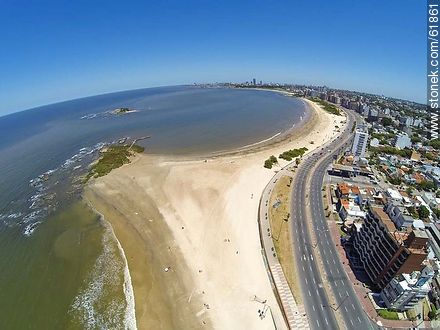 Foto aérea de la rambla O'Higgins y Estrázulas. Playas Brava y Malvín - Departamento de Montevideo - URUGUAY. Foto No. 61861