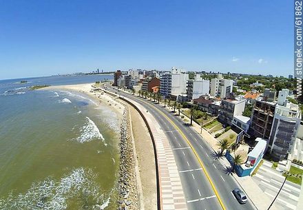 Foto aérea de la rambla O'Higgins y Estrázulas - Departamento de Montevideo - URUGUAY. Foto No. 61862