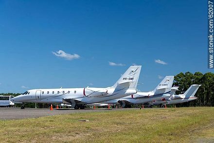 Jets privados en el Aeropuerto de Punta del Este C/C Carlos Curbelo - Punta del Este y balnearios cercanos - URUGUAY. Foto No. 62007