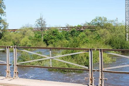 Antiguas barandas rebatibles del puente sobre el Río Santa Lucía - Departamento de Canelones - URUGUAY. Foto No. 62153