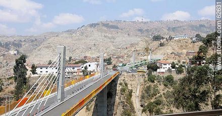 Vista desde la Avenida Saavedra. Puente Unión. Macrodistrito Sur - Bolivia - Otros AMÉRICA del SUR. Foto No. 62631