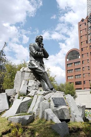 Statue Mario Mercado. Square Bolivia - Bolivia - Others in SOUTH AMERICA. Photo #62722