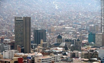 Vista aérea de la capital desde el mirador Killi Killi. Cúpulas de la Catedral Metropolitana - Bolivia - Otros AMÉRICA del SUR. Foto No. 62655