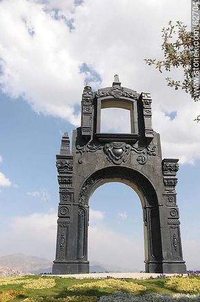 Mirador Killi Killi en el barrio Villa Pabón. Monumento en forma de ciudadela - Bolivia - Otros AMÉRICA del SUR. Foto No. 62704