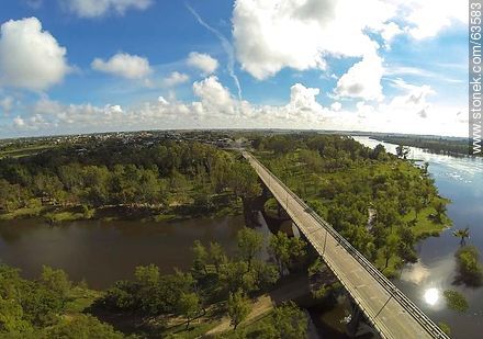 Foto aérea del puente en Ruta 5 sobre el Río Negro - Departamento de Tacuarembó - URUGUAY. Foto No. 63583