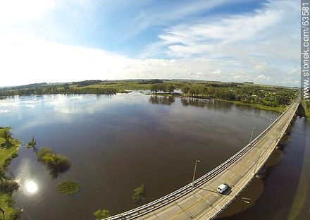 Foto aérea del puente en Ruta 5 sobre el Río Negro - Departamento de Durazno - URUGUAY. Foto No. 63581