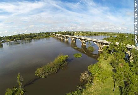Foto aérea del puente en Ruta 5 sobre el Río Negro - Departamento de Durazno - URUGUAY. Foto No. 63567