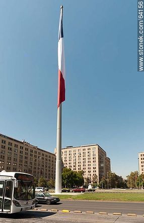 Bandera chilena frente al Palacio de la Moneda - Chile - Otros AMÉRICA del SUR. Foto No. 64156