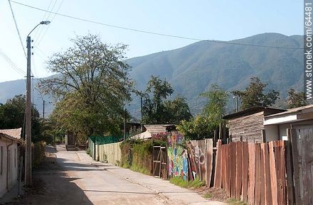Calle de tierra, muros de chapa - Chile - Otros AMÉRICA del SUR. Foto No. 64481