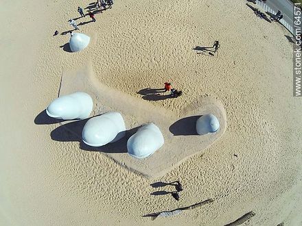 Vista aérea de La Mano en Playa Brava - Punta del Este y balnearios cercanos - URUGUAY. Foto No. 64571