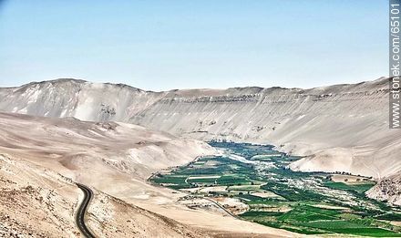 Valle de Lluta desde la altura. Ruta 11 serpenteando los Andes - Chile - Otros AMÉRICA del SUR. Foto No. 65101