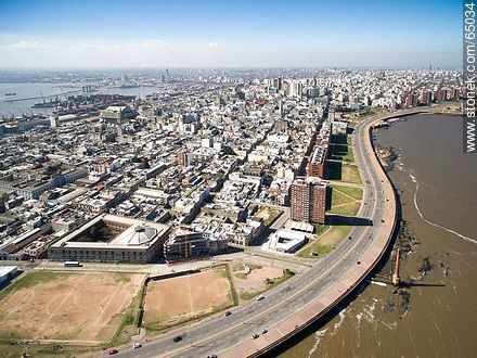 Foto aérea de un sector de la Ciudad Vieja - Departamento de Montevideo - URUGUAY. Foto No. 65034