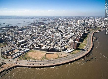 Aerial photo of a section of the Ciudad Vieja. Ramblas Francia and Gran Bretaña - Department of Montevideo - URUGUAY. Photo #65044