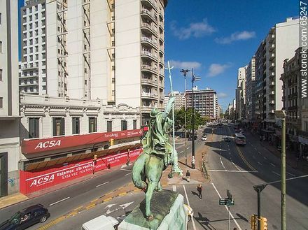 Aerial photo of the monument El Gaucho at Av. 18 de Julio and Av. Constituyente - Department of Montevideo - URUGUAY. Photo #65247
