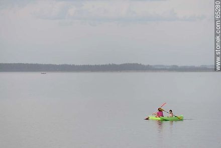 Rowing in the Garzon lagoon - Department of Rocha - URUGUAY. Photo #65280