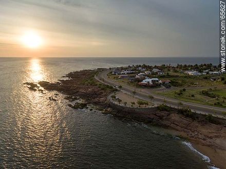 Vista aérea del sol poniente en Punta Fría - Departamento de Maldonado - URUGUAY. Foto No. 65627