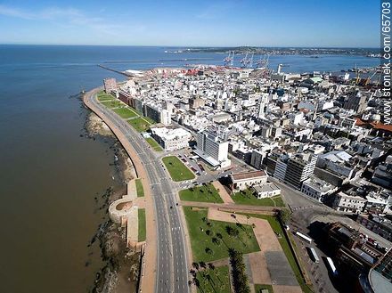 Vista aéreas de las ramblas Francia y Gran Bretaña. Plaza España - Departamento de Montevideo - URUGUAY. Foto No. 65703
