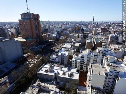 Vista aérea de la calle Soriano - Departamento de Montevideo - URUGUAY. Foto No. 65712