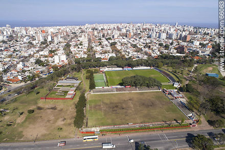 Foto aérea del Club Uruguayo de Tiro, estadios Parque Palermo y Méndez Piana - Departamento de Montevideo - URUGUAY. Foto No. 66063