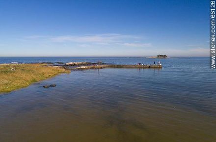 Muelle en Malvín próximo a la Isla de las Gaviotas - Departamento de Montevideo - URUGUAY. Foto No. 66126