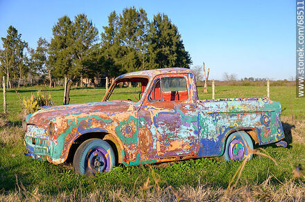 Colored car scrap - Department of Florida - URUGUAY. Photo #68511