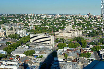 Vista aérea desde la Torre de las Telecomunicaciones. Palacio Legislativo y anexo - Departamento de Montevideo - URUGUAY. Foto No. 70732