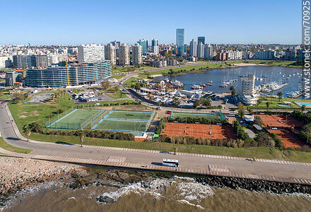 Vista aérea de las canchas del Yatch Club, puerto y torres del Buceo - Departamento de Montevideo - URUGUAY. Foto No. 70925