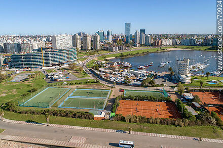 Vista aérea de las canchas del Yatch Club, puerto y torres del Buceo - Departamento de Montevideo - URUGUAY. Foto No. 70924