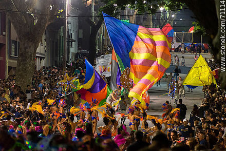 Llamadas parade 2018. Large banners and the public - Department of Montevideo - URUGUAY. Photo #71114