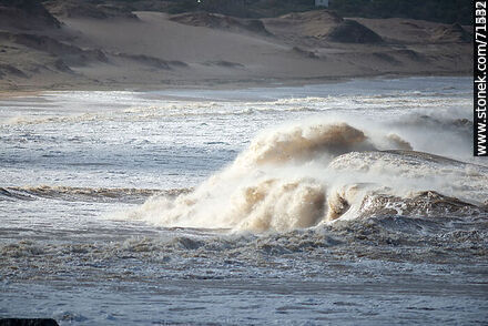 Surf with foam in turbid sea - Department of Maldonado - URUGUAY. Photo #71203