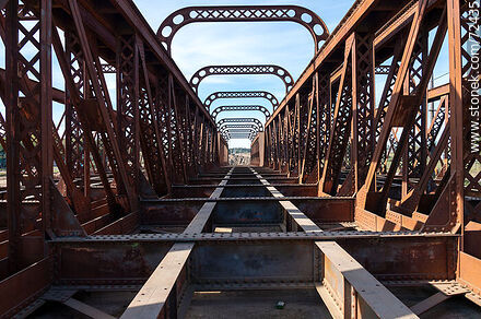 Tramos reticulados de puente ferroviario desmontados - Departamento de Florida - URUGUAY. Foto No. 72435