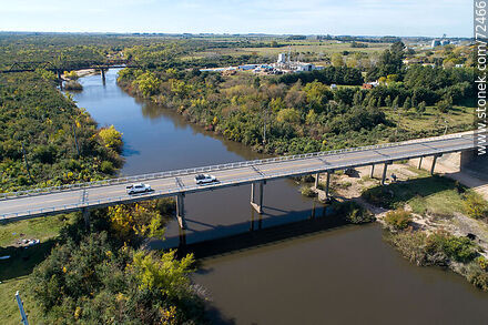 Vista aérea del puente carretero de Ruta 5 sobre el río Santa Lucía - Departamento de Florida - URUGUAY. Foto No. 72466