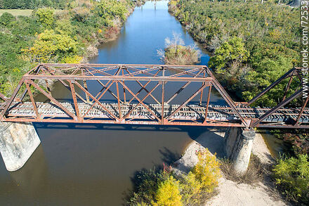 Vista aérea del puente ferroviario que cruza el río Santa Lucía en Florida - Departamento de Florida - URUGUAY. Foto No. 72533