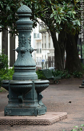 Old drinking fountains in Zabala Square - Department of Montevideo - URUGUAY. Photo #72678