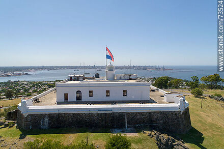 Vista aérea de la fortaleza del Cerro de Montevideo, bandera de Artigas - Departamento de Montevideo - URUGUAY. Foto No. 73524