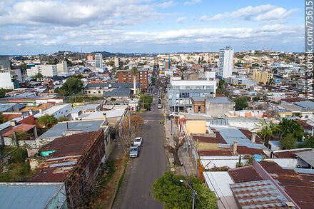 Vista aérea de la calle Paysandú desde el Cerro del Marco - Departamento de Rivera - URUGUAY. Foto No. 73615