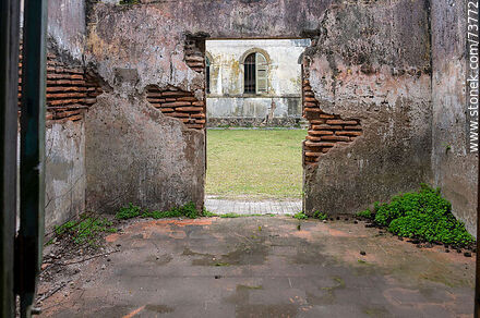 Ruins near the home of the director of the French mining company - Department of Rivera - URUGUAY. Photo #73772