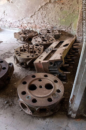 Heavy abandoned hardware - Department of Rivera - URUGUAY. Photo #73736