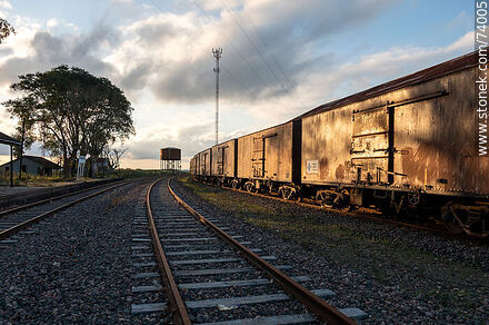 Piedra Sola train station. Freight cars - Department of Paysandú - URUGUAY. Photo #74005