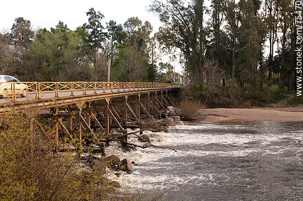 Road bridge on Route 6 over the Santa Lucía River - Department of Canelones - URUGUAY. Photo #75470