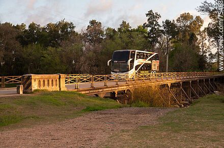 Road bridge on Route 6 over the Santa Lucía River - Department of Canelones - URUGUAY. Photo #75468