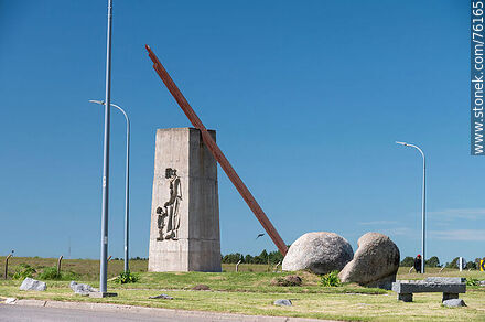 Relief monolith dedicated to mother and son - Durazno - URUGUAY. Photo #76165