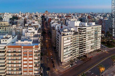 Vista aérea de la calle Juan María Pérez al amanecer - Departamento de Montevideo - URUGUAY. Foto No. 76736