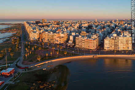 Vista aérea de Trouville y Pocitos en la hora dorada del amanecer - Departamento de Montevideo - URUGUAY. Foto No. 76765